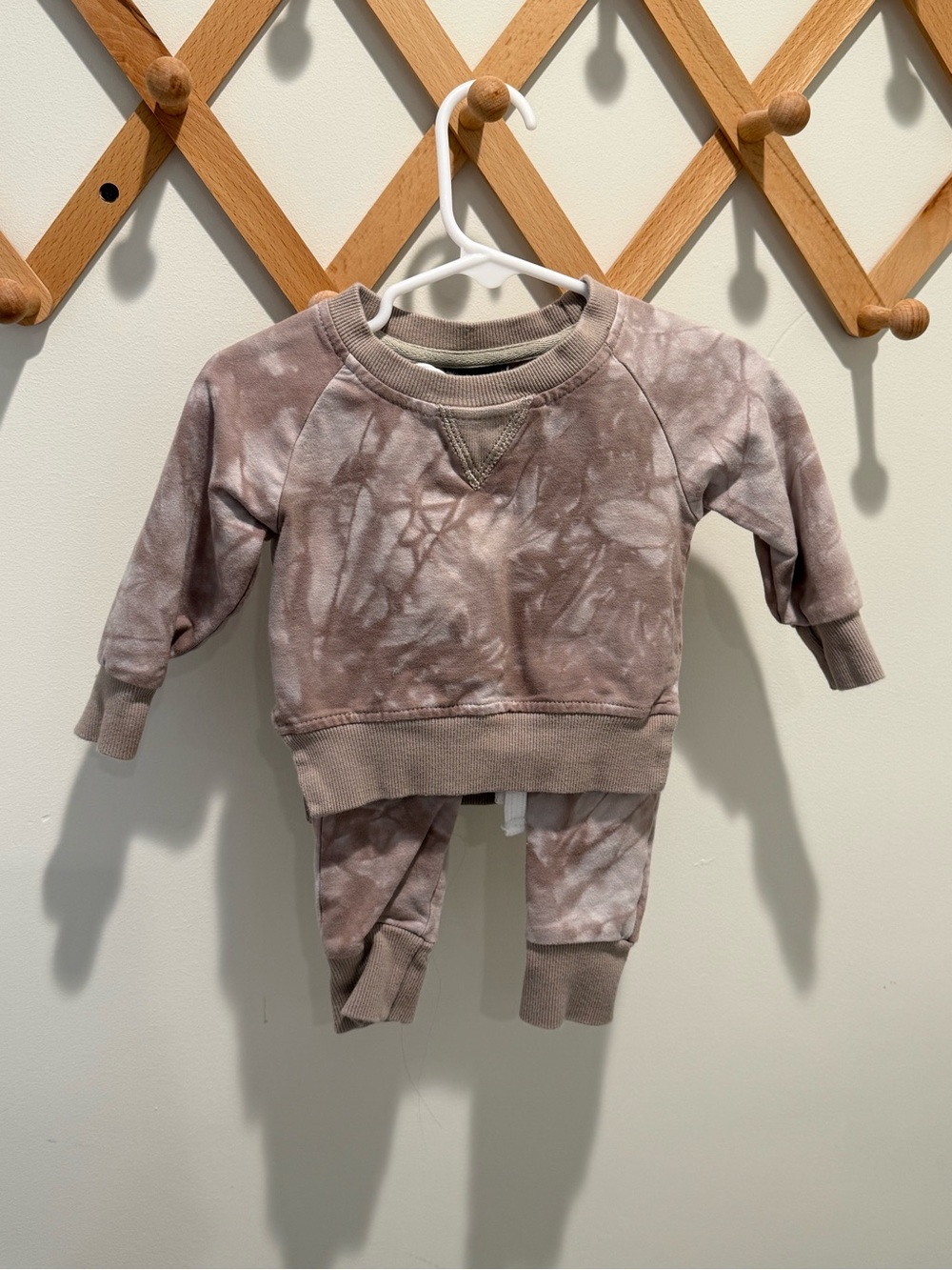 Little Bipsy Taupe Tie-Dye Sweater & Jogger Set